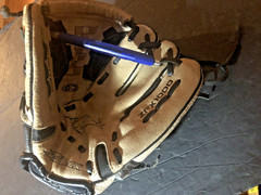 Easton Zflex ZFX1000 BASEBALL GLOVE 10 inch Leather YOUTH Right Hand Thrower
