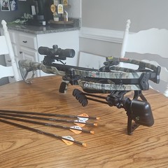 CenterPoint CP400 Hellcat Camo Crossbow 400fps 200lb w/ 3×32 Scope & Bolts