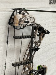 Hoyt Alpha X 33, RH, In Elevated 2 camo, 60-70 lbs