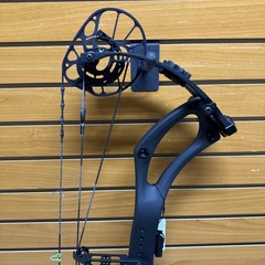 Item 3849 – PSE Archery Compound Bow – Mach 30 – RH – Black – #70 – 24.5”-30” DL