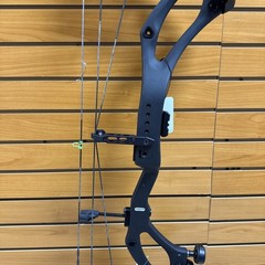 Item 3848 – PSE Archery Compound Bow – Sicario – RH – Black – #70 – 24.5”-30” DL