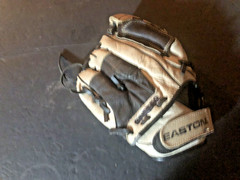 Easton Zflex ZFX1000 BASEBALL GLOVE 10 inch Leather YOUTH Right Hand Thrower