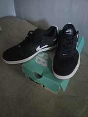 Nike SB Alleyoop (GS) US 7Y UK 6 EUR 40 black with white Skateboarding Shoes