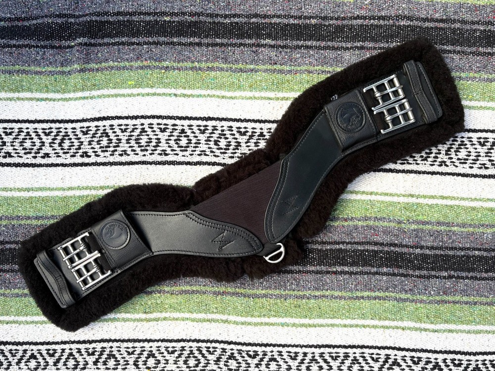 Total Saddle Fit – STRETCHTEC Dressage Girth – 22″ – Black w/ Fleece Liner