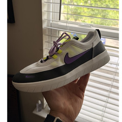 Nike SB Nyjah Free 2 White Black Wild Berry Skateboarding Shoes US 9.5