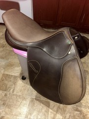 19in Memor x Close Contact Jumping Saddle