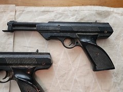 2 VINTAGE Daisy model 188 .177 cal BB Single Stroke Pneumatic Air Pistols Guns