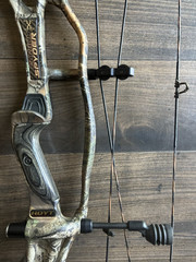 Hoyt Carbon Spyder 30 in Realtree #3 Cam 28-30″ 70# 332fps!