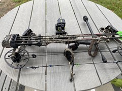 matthews triax compound bow with garmin zero a1 sight and quiver