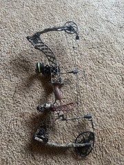 Mathews Solo Cam Right Hand Bow Hunting Compound Bow 70lb 31in Camo Aluminum