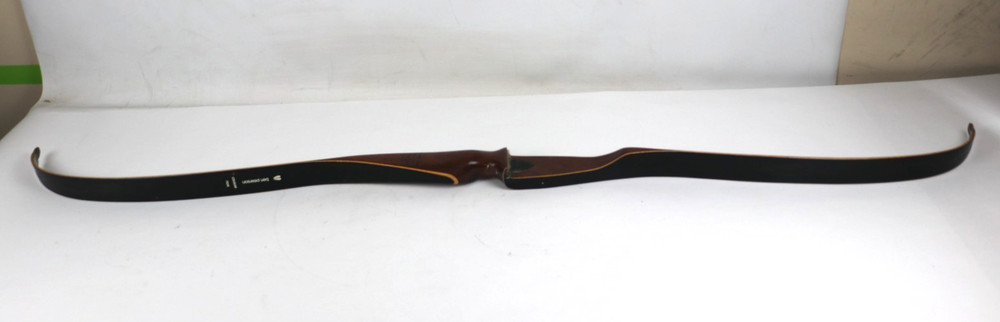 Vintage 1960s Ben Pearson Cougar 7050 Right Handed Recurve Bow