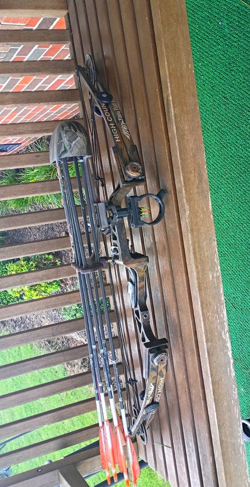 Horton High Country Camouflage Compound Bow/W Quiver and Bolts, Suitable for Men