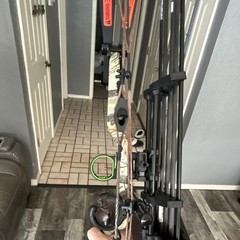Bear Archery Vast (RTH) Compound Bow Camo with Arrows, Quiver, and Sight