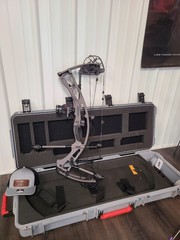 Hoyt Carbon RX-9 Gray Carbon Fiber Compound Bow Right Hand 70lb 25-30in
