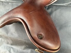 WOW Saddle 2013 Competitor brown size 1 STOCK / Bounty seat curved leather tree