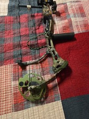 BEAR MAULER COMPOUND HUNTING BOW RIGHT HAND ARCHERY BOW REALTREE APG CAMO