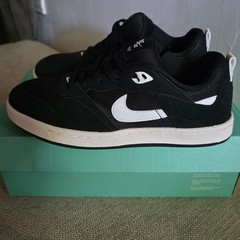 Nike SB Alleyoop (GS) US 7Y UK 6 EUR 40 black with white Skateboarding Shoes