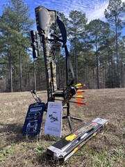 Barnett Quad 400 Camo Crossbow Scope Quiver Bolts Cocking Device Broadheads Wax