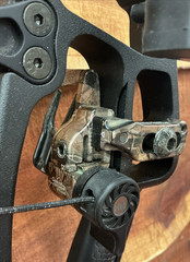Hoyt Ventum 33 Bow 60-70lbs 29.5-31″ D/L RH Fully Set Up Black Great Condition