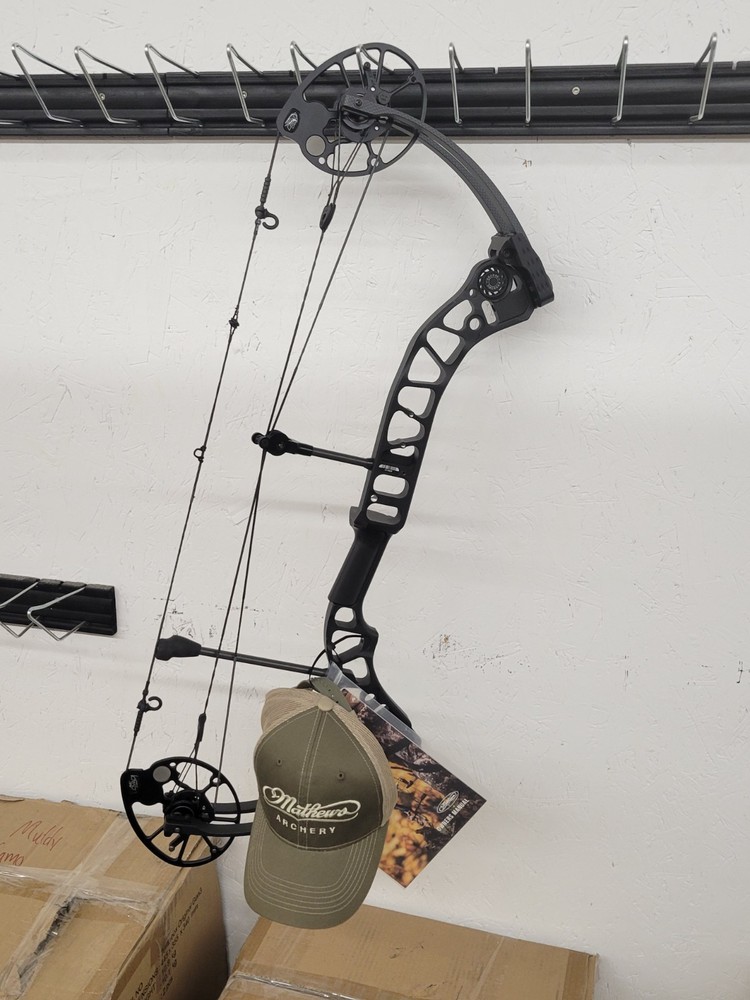Mathews Tactic compound bow RH 70# 28″ Draw