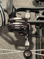 Elite Option 7 Complete Package RH 60lb w/ 12 arrows and 9 Exodus 100gr BH tips