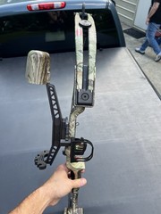 BUCKMASTERS BTR Pro Compound Bow Package Right Hand/Limb Saver/V Flight High Tek