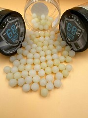 100 x Blue Night Vision Silicon Rubber Balls Paintballs 68 cal. Glow In The Dark