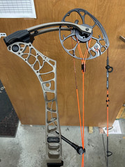 Mathews V3X 29 Compound Bow RH 29″ 70lb Stone 4506033