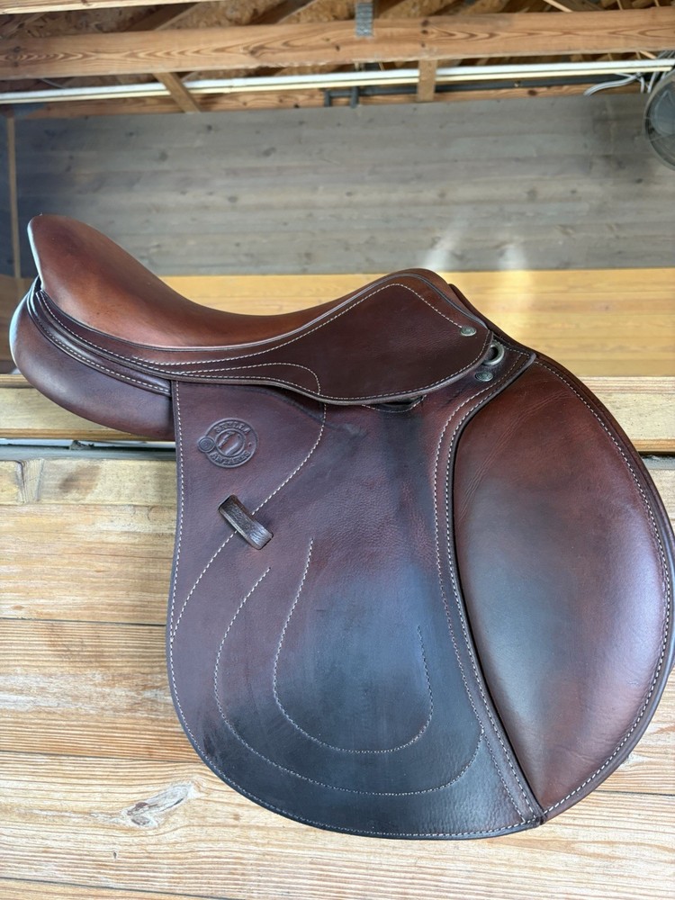2024 Antares Skylla Jump Saddle 17″ seat 2N Flap T1 Panels EXCELLENT Condition