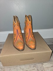 DINGO – Cowgirl Booties – ONE OF A KIND -Leather/Embroidered – Women’s 7 NEW!!