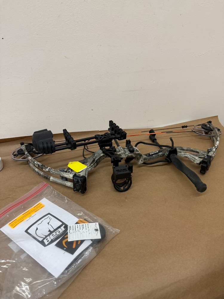 Bear Cruzer G2 compound bow, 26” draw, #70 pull RH