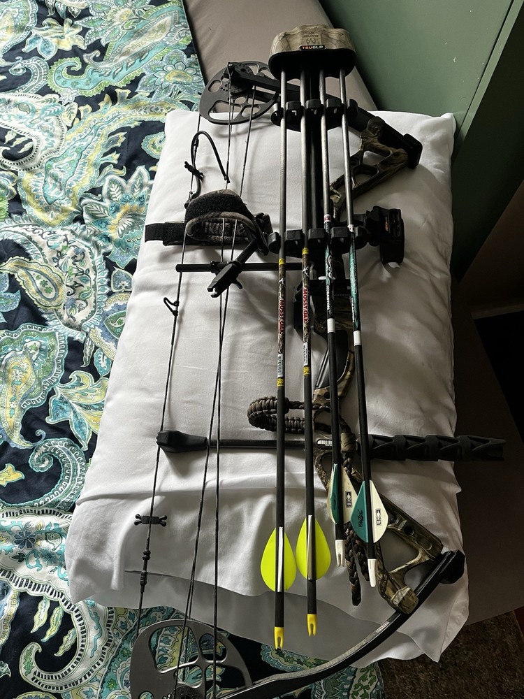 Diamond prism Compound Bow Camouflage & Black with Arrows for Men