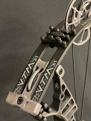Hoyt VTM 31 – Battleworn (Limited Edition Gray) – Hand: Right-hand Draw + More