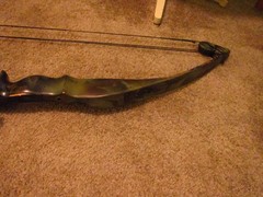 ARCHERY BUNDLE- VINTAGE BEN PEARSON PRO SERIES MARK IV COMPOUND BOW w/ 8 ARROWS
