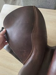 Premium 16.5” Leather Jump Saddle – FF M – Dover Hardware + Rack