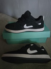 Nike SB Alleyoop (GS) US 7Y UK 6 EUR 40 black with white Skateboarding Shoes