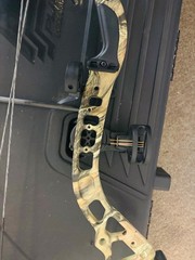 Diamond Archery Infinite Edge Pro RH 70 lb Compound Bow – B12489