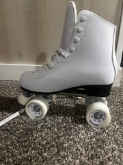 Women’s White Nattork Skates, Size 11