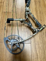 Bear Motive 7 60-70# Realtree APG HD 26.5-31” LH Left Handed Great Condition