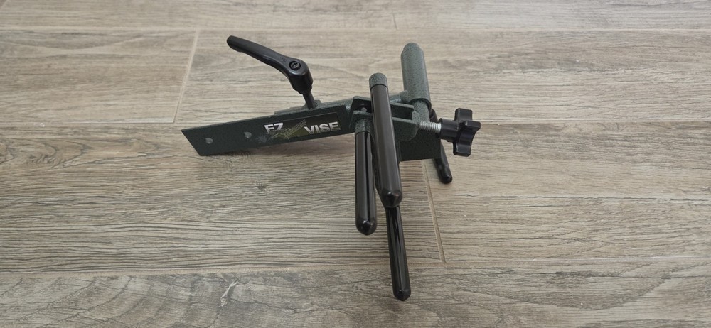 Last Chance EZ Green Bow Vise