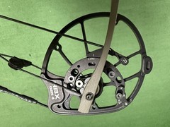 NEW Hoyt RX-9 Right Hand 70# 25-30″ Wilderness Compound Bow