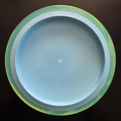 Axiom Fission Timelapse Blue Plate, Teal/Green Swirl Rim 167 grams