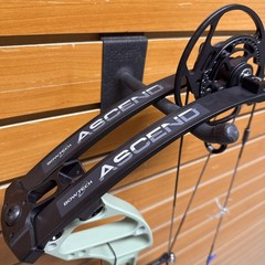 Item 3859 – Bowtech Archery Compound Bow – Ascend – RH – Forest – #60 – 24.5”-30