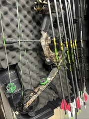 Martin Archery Saber SE Pro Series Compound Hunting Bow w/ Accessories Pre-owned