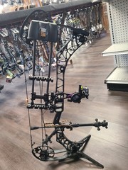 Mathews V3 Black Aluminum Compound Bow Right Hand 70 lb 31in 27-31 Draw