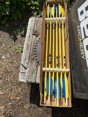 Vintage Lot Of 12 Wood Shaft Practice Arrows Some Need New Feathers
