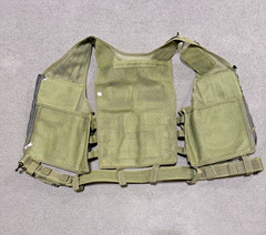 UNBRANDED Military Tactical Vest With Gun Holster Green ADJUSTABLE( NEW NO TAGS)