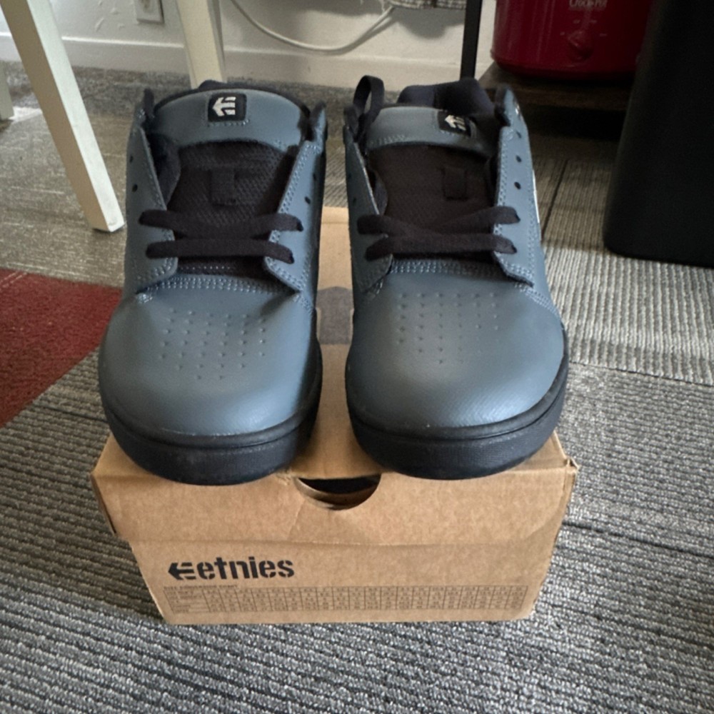 Etnies Camber Crank Gray Black mtb low top shoes Michelin Sole m 10 new