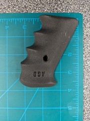 AirGun Designs wraparound molded «battle» grips. Fit standard Mag frames. RARE!