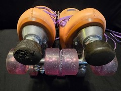 Moxi Beach Bunny Roller Skates Peach Blanket Size 8 Quad Skates Purple Wheels